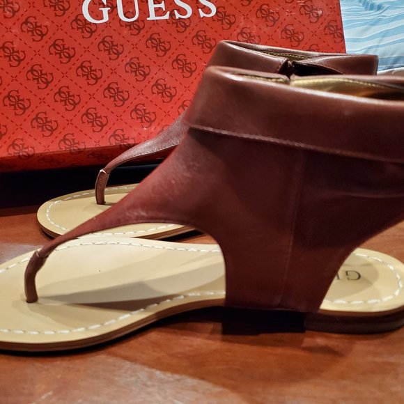 Guess Picturing Brown Leather Thong Sandals NIB - Picture 2 of 6